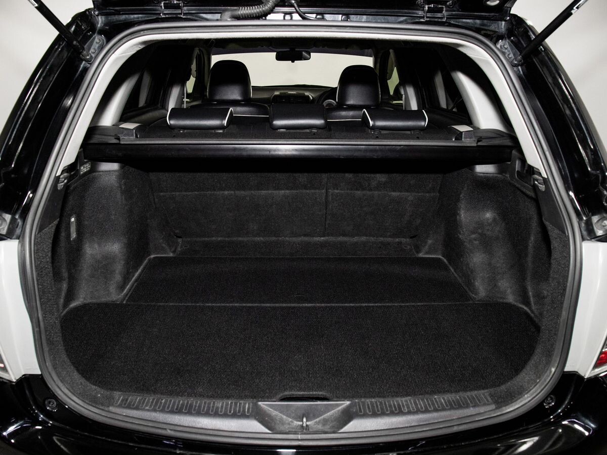 Toyota Corolla 2010 - фото автомобиля