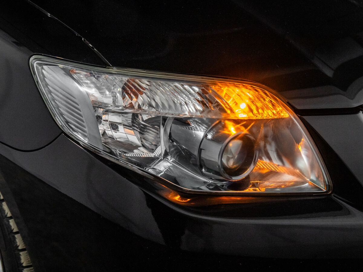 Toyota Corolla 2010 - фото автомобиля