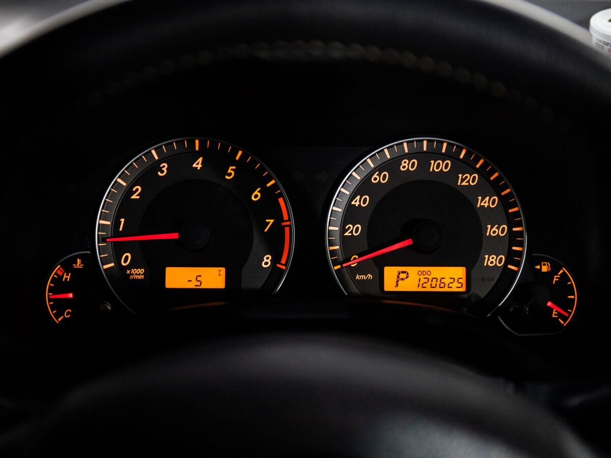 Toyota Corolla 2010 - фото автомобиля