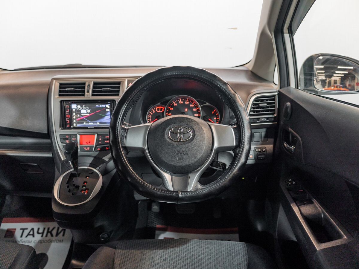 Toyota Ractis 2011 - фото автомобиля