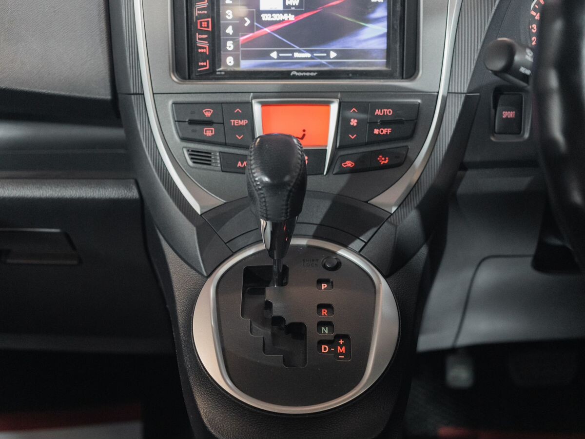 Toyota Ractis 2011 - фото автомобиля