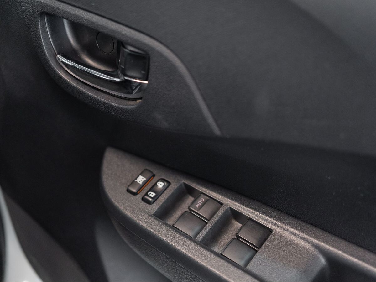 Toyota Ractis 2011 - фото автомобиля