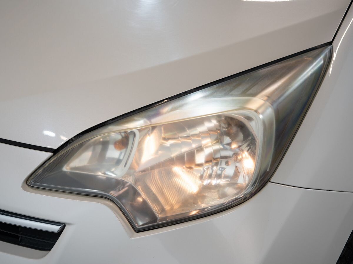 Toyota Ractis 2011 - фото автомобиля