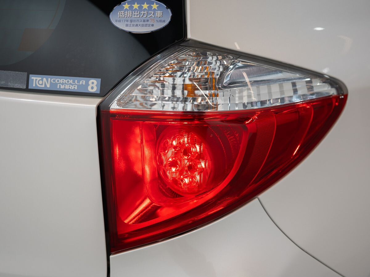 Toyota Ractis 2011 - фото автомобиля