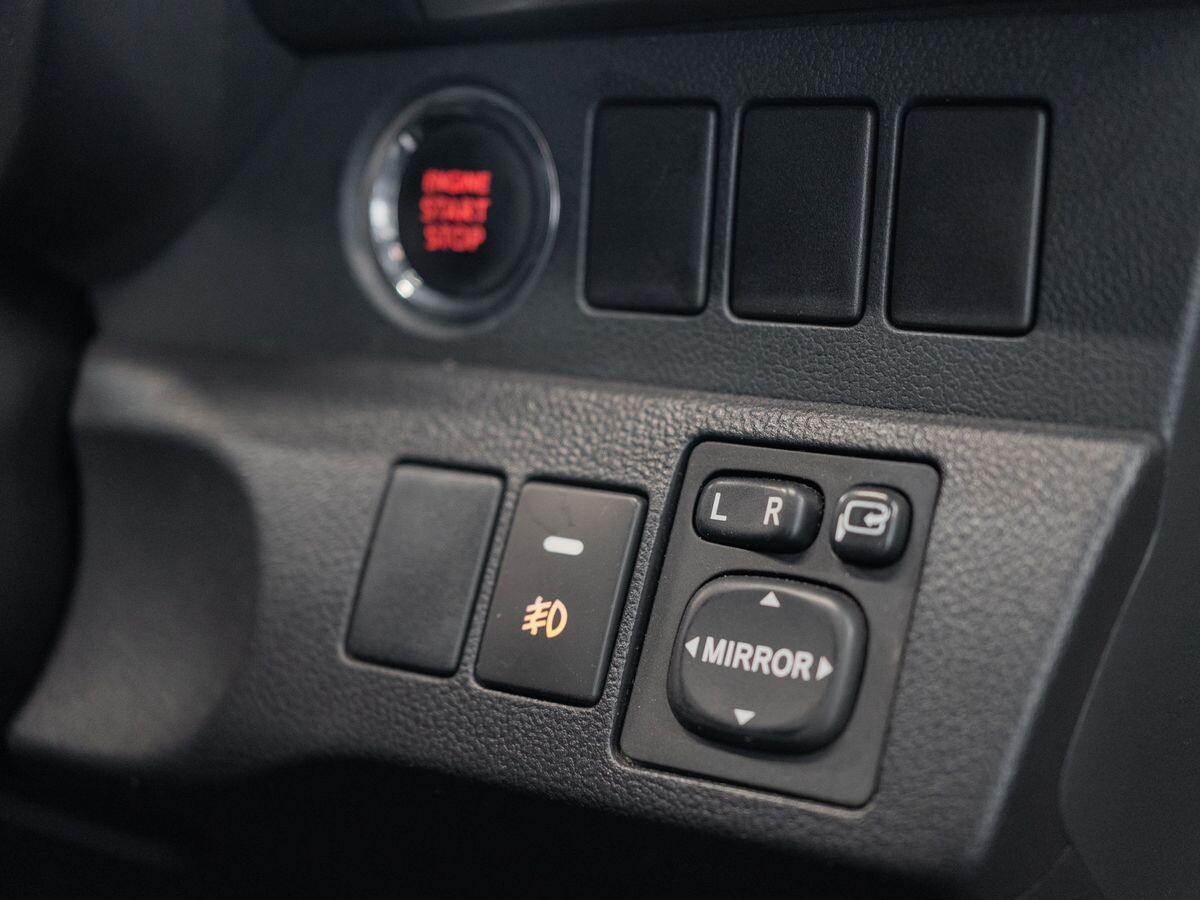 Toyota Ractis 2011 - фото автомобиля