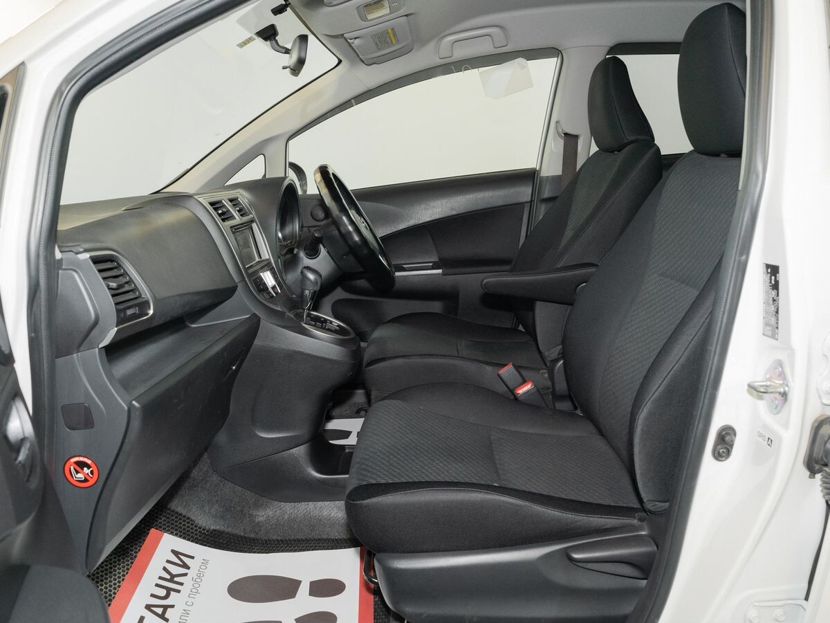 Toyota Ractis 2011 - фото автомобиля