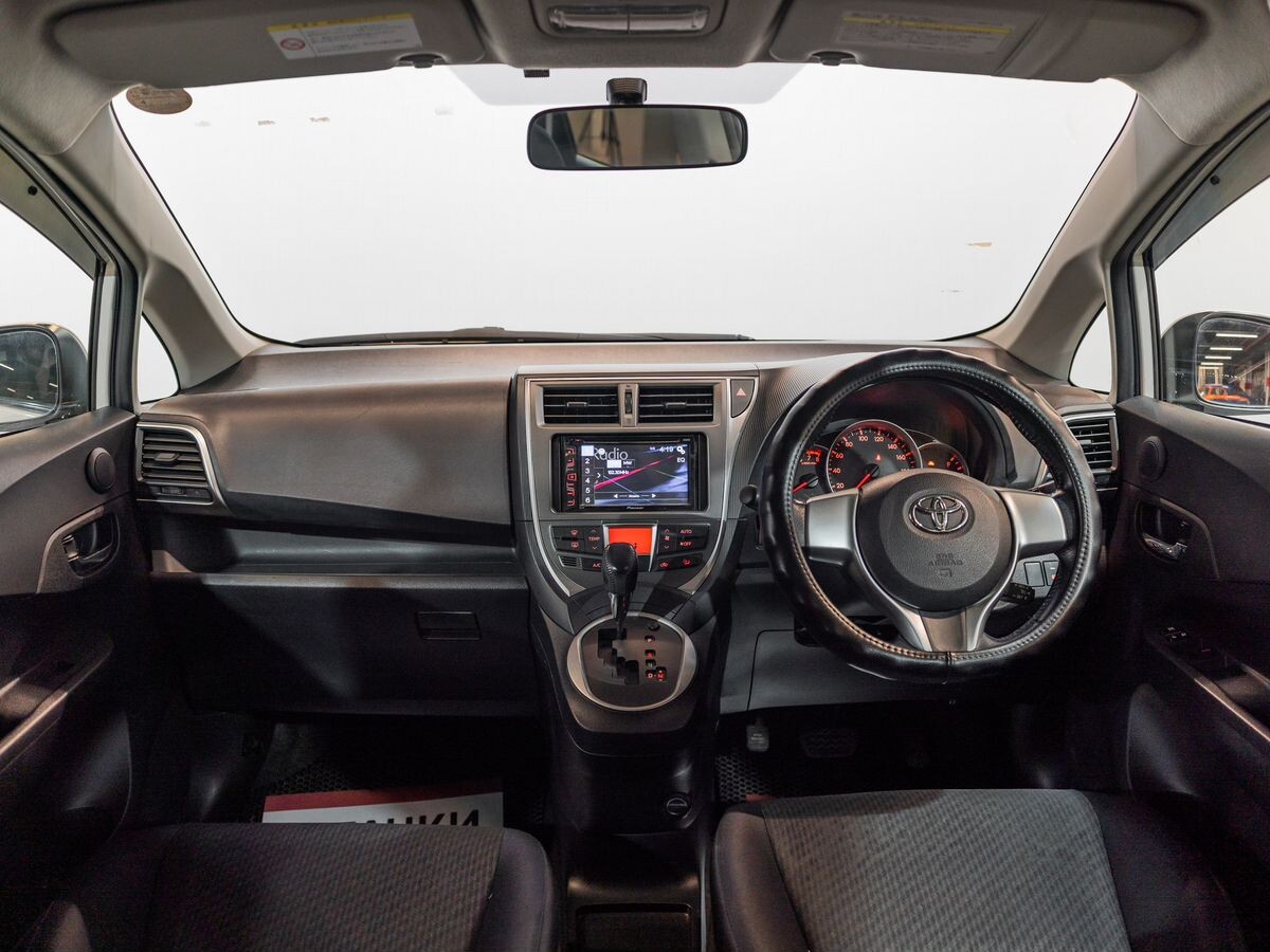 Toyota Ractis 2011 - фото автомобиля