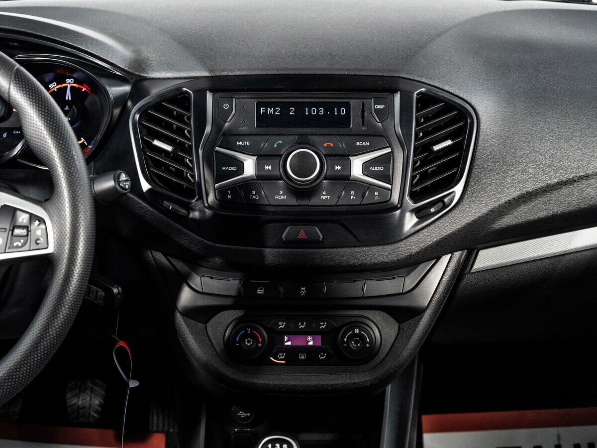 Lada (ВАЗ) Vesta 2021 - фото автомобиля