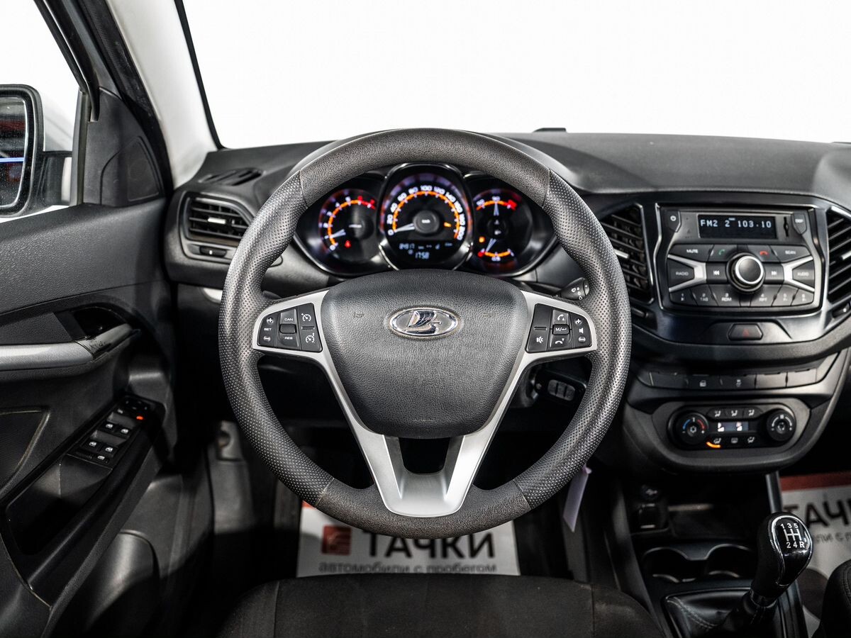 Lada (ВАЗ) Vesta 2021 - фото автомобиля