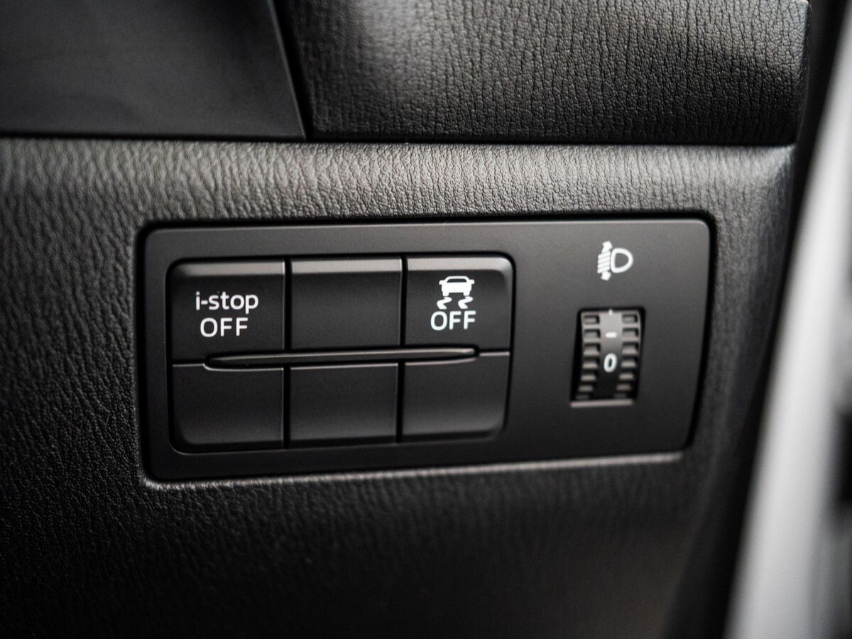 Mazda Axela 2017 - фото автомобиля