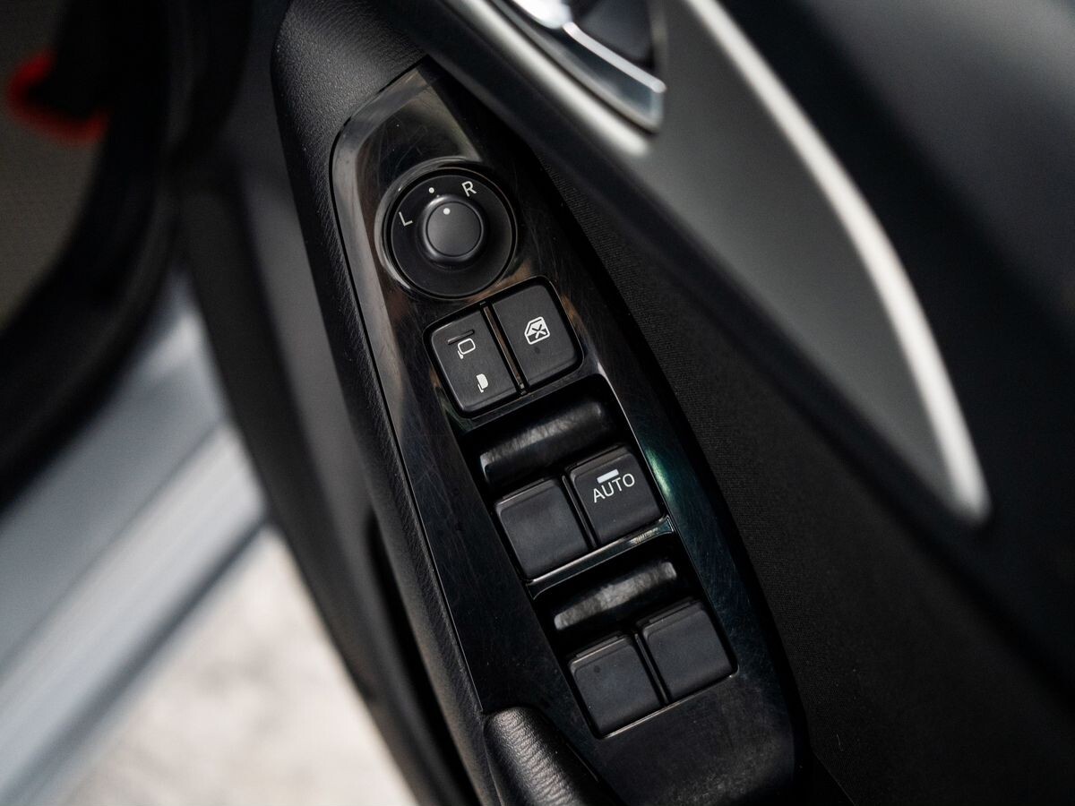 Mazda Axela 2017 - фото автомобиля