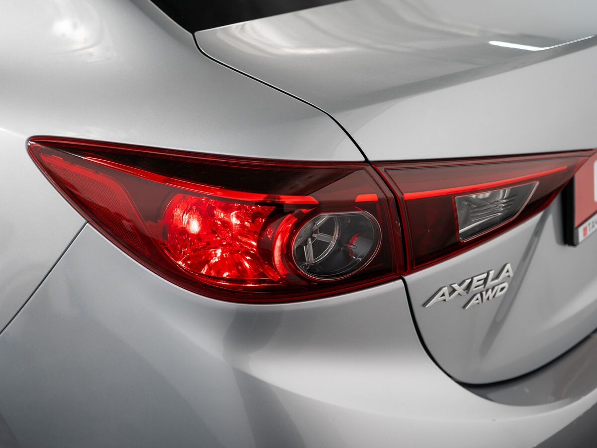 Mazda Axela 2017 - фото автомобиля