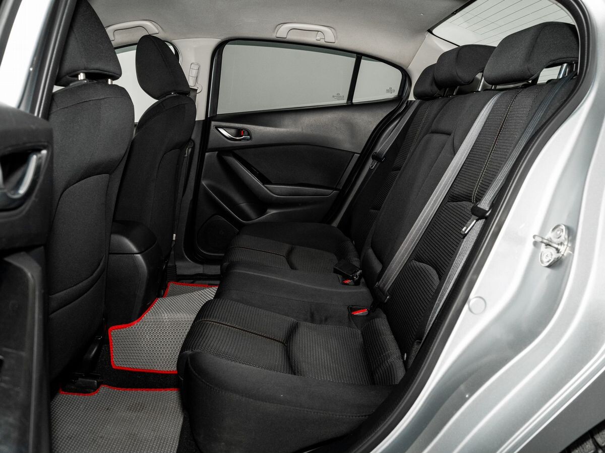 Mazda Axela 2017 - фото автомобиля