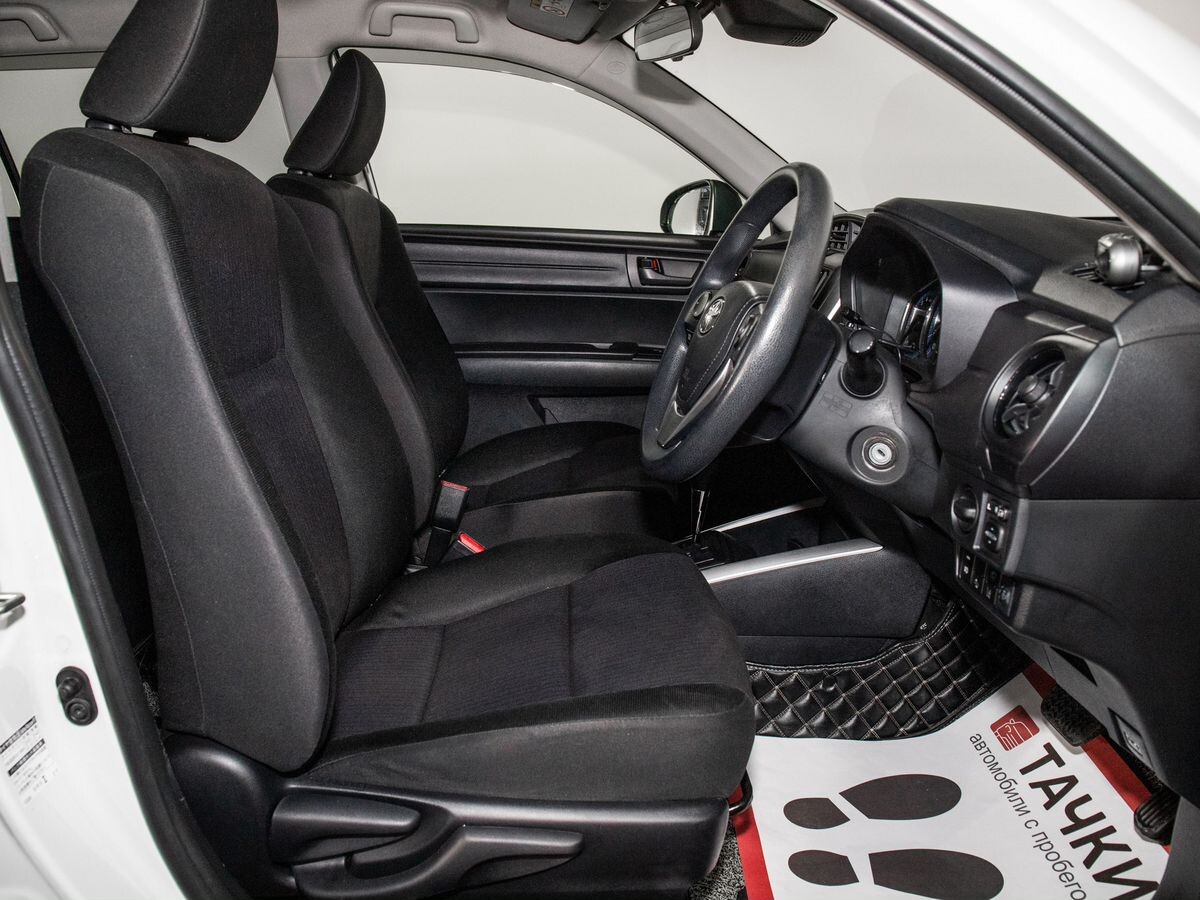 Toyota Corolla 2019 - фото автомобиля