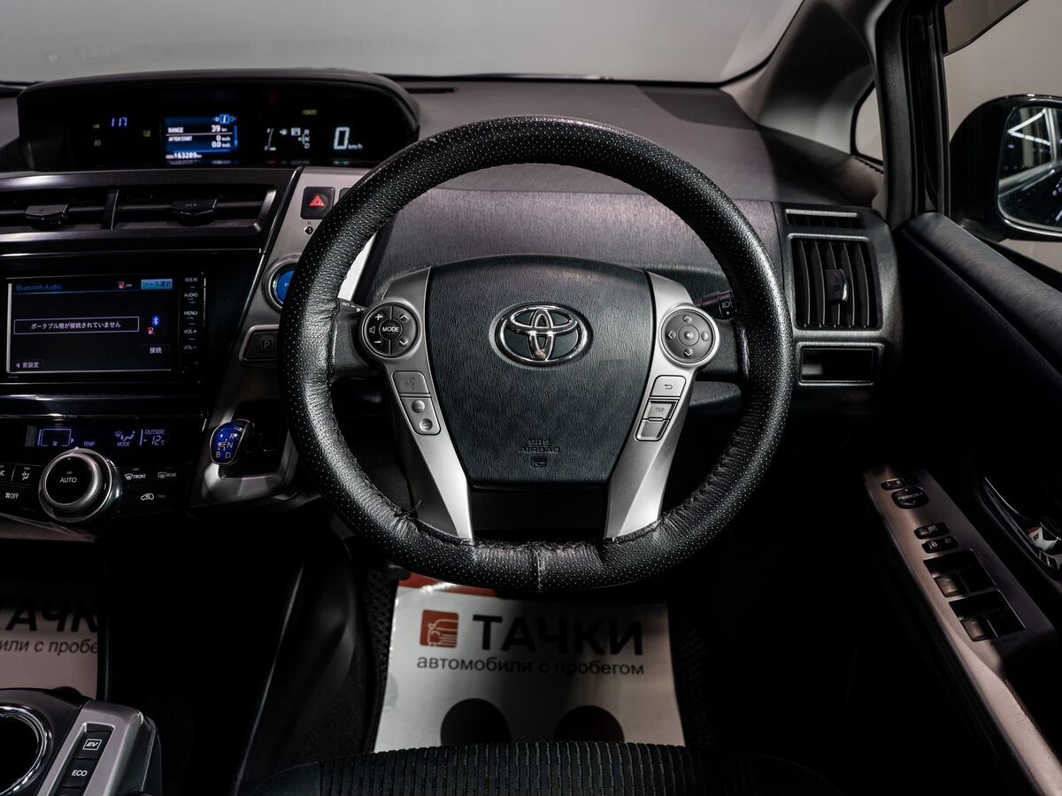 Toyota Prius Alpha 2015 - фото автомобиля