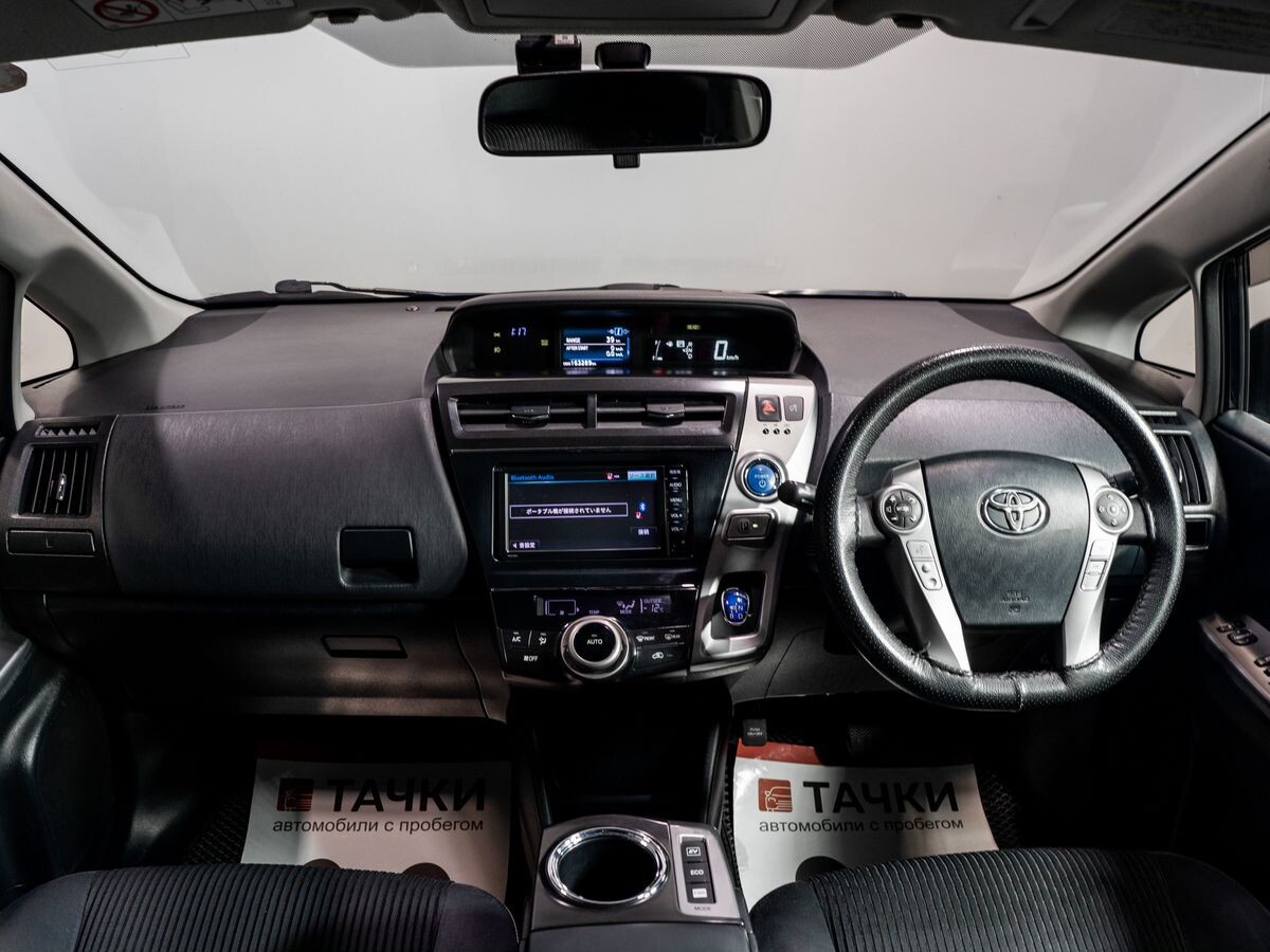 Toyota Prius Alpha 2015 - фото автомобиля