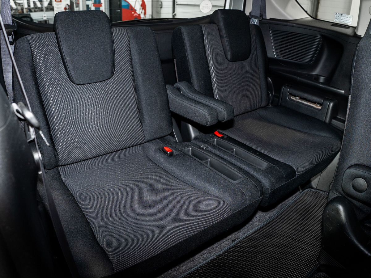 Honda Freed 2012 - фото автомобиля