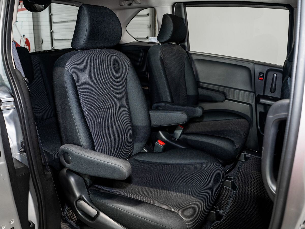 Honda Freed 2012 - фото автомобиля