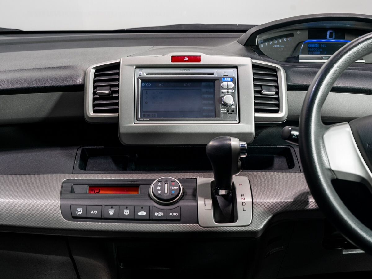 Honda Freed 2012 - фото автомобиля