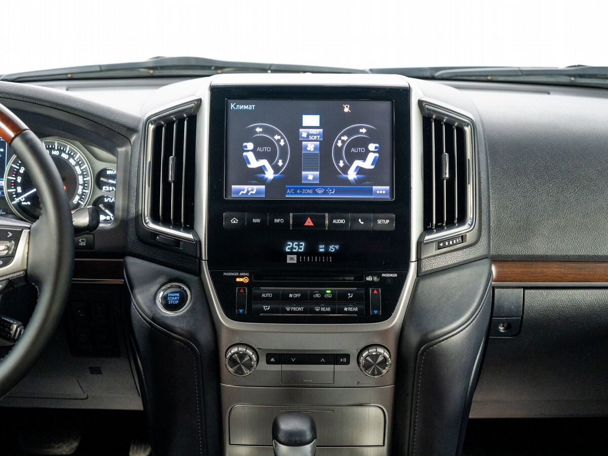 Toyota Land Cruiser 2016 - фото автомобиля