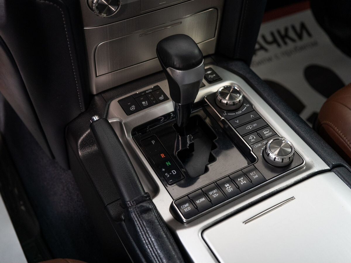 Toyota Land Cruiser 2016 - фото автомобиля