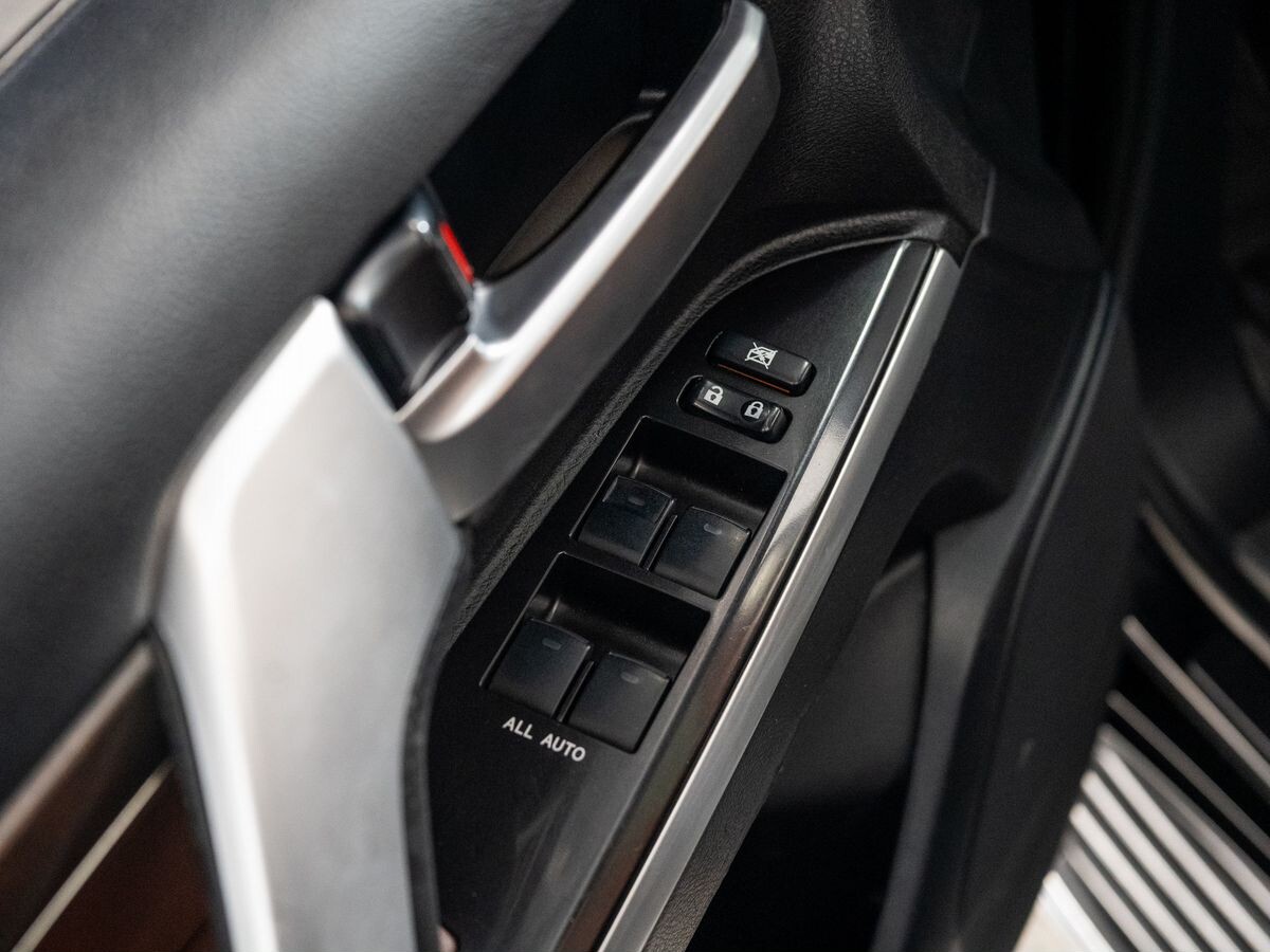 Toyota Land Cruiser 2016 - фото автомобиля