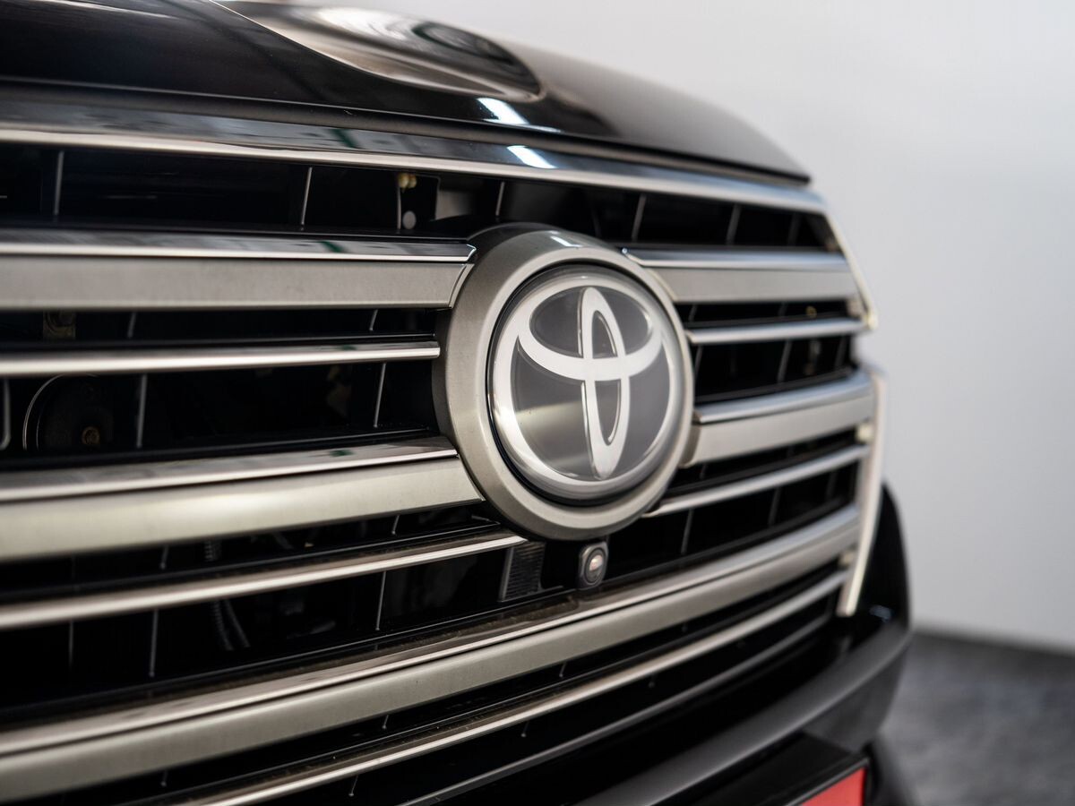 Toyota Land Cruiser 2016 - фото автомобиля