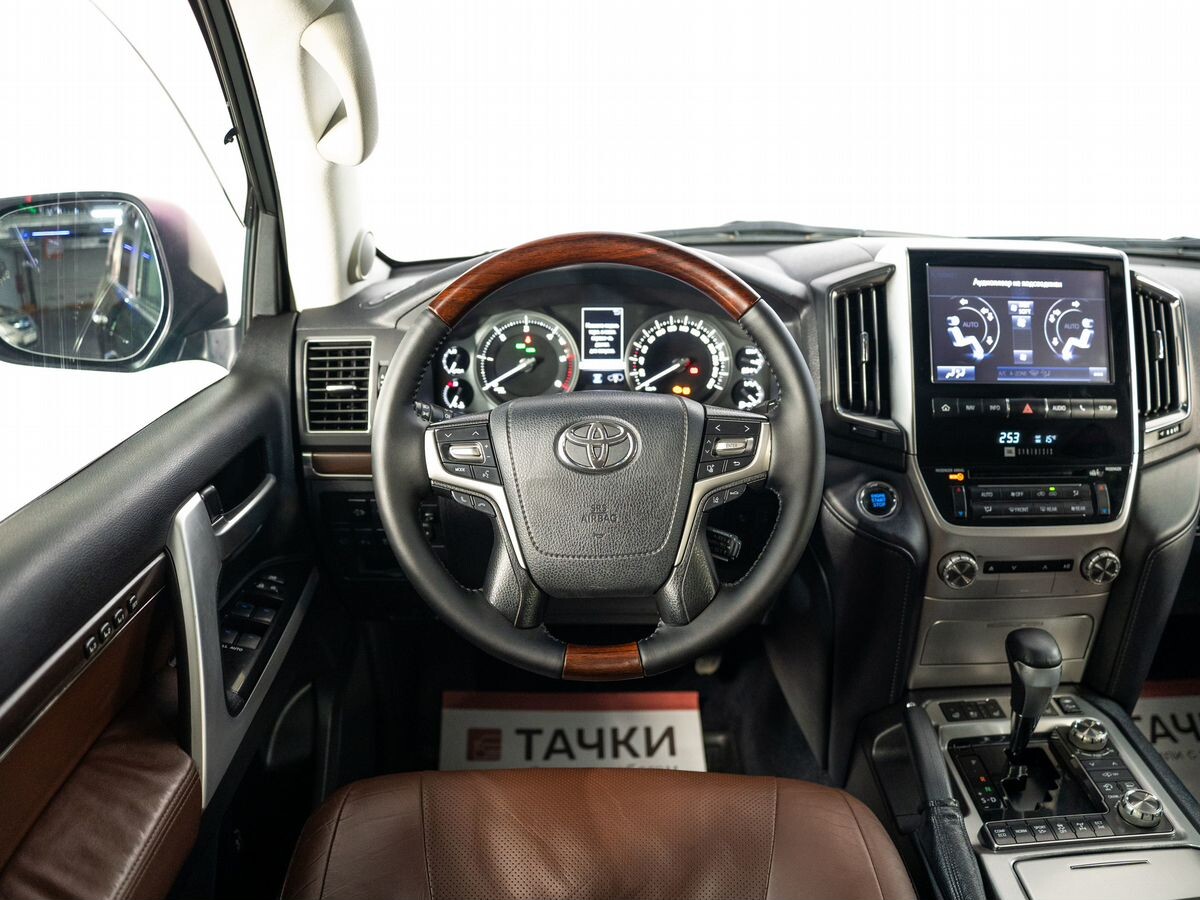 Toyota Land Cruiser 2016 - фото автомобиля