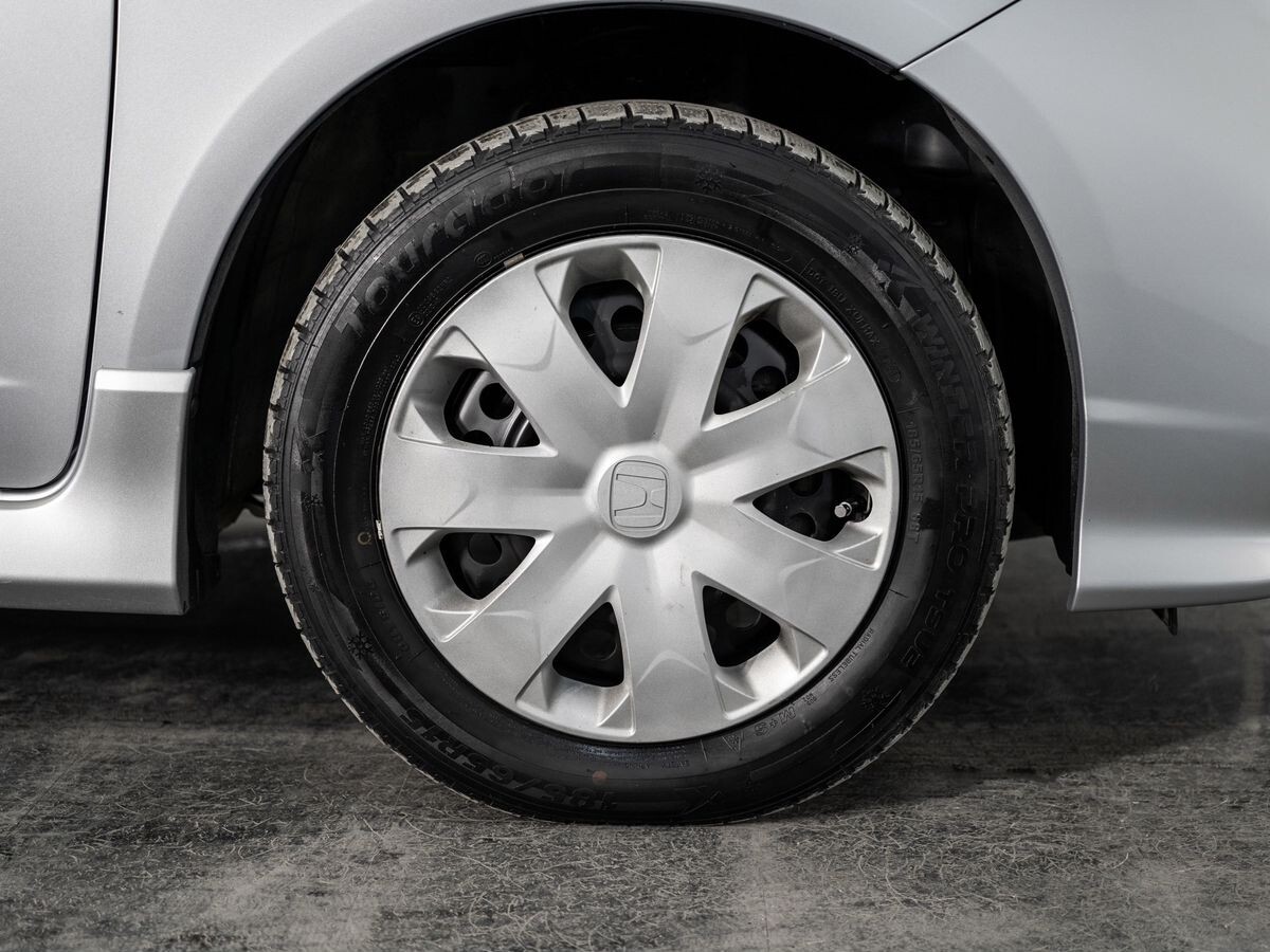 Honda Fit Shuttle 2014 - фото автомобиля