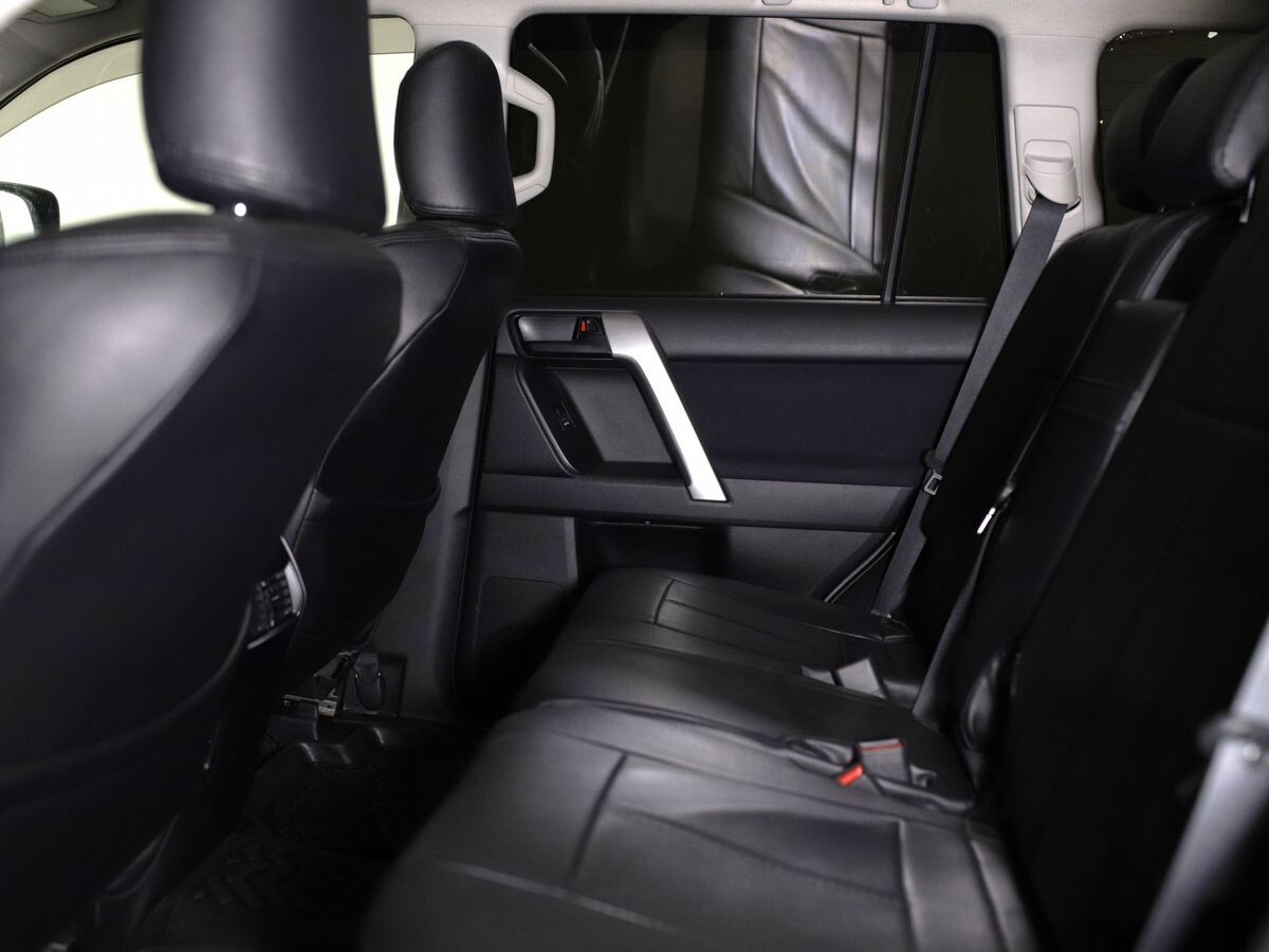 Toyota Land Cruiser Prado 2018 - фото автомобиля