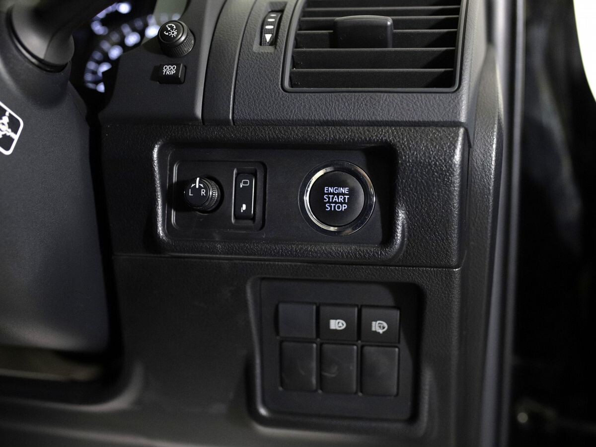 Toyota Land Cruiser Prado 2018 - фото автомобиля