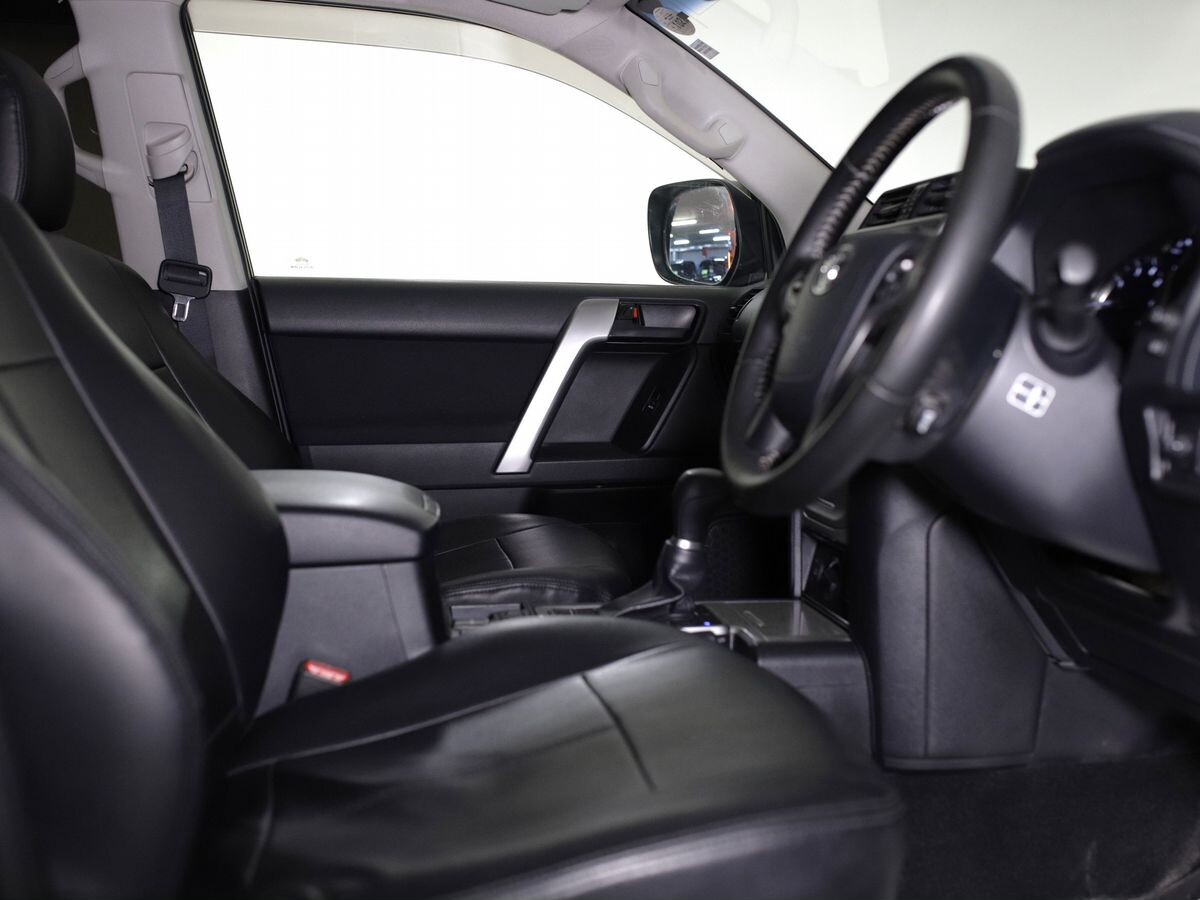 Toyota Land Cruiser Prado 2018 - фото автомобиля