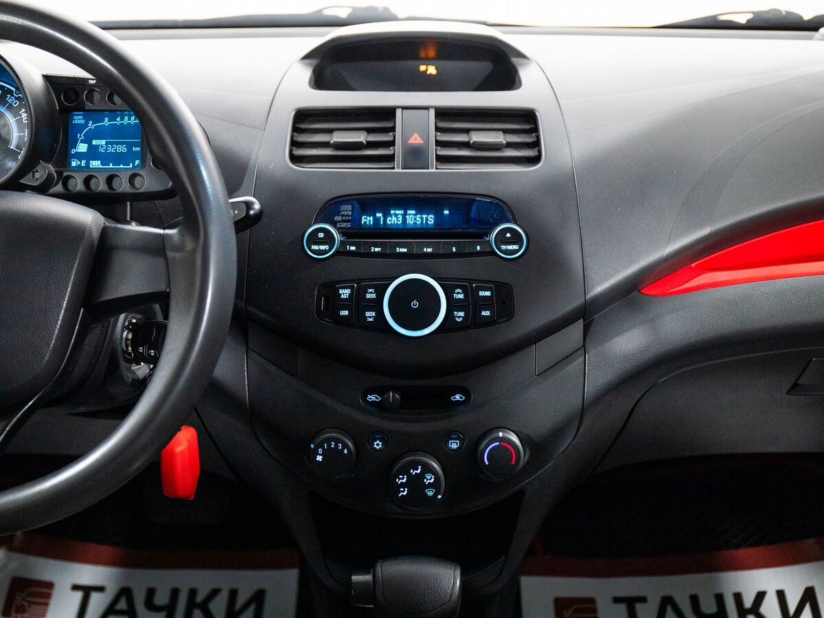 Chevrolet Spark 2012 - фото автомобиля