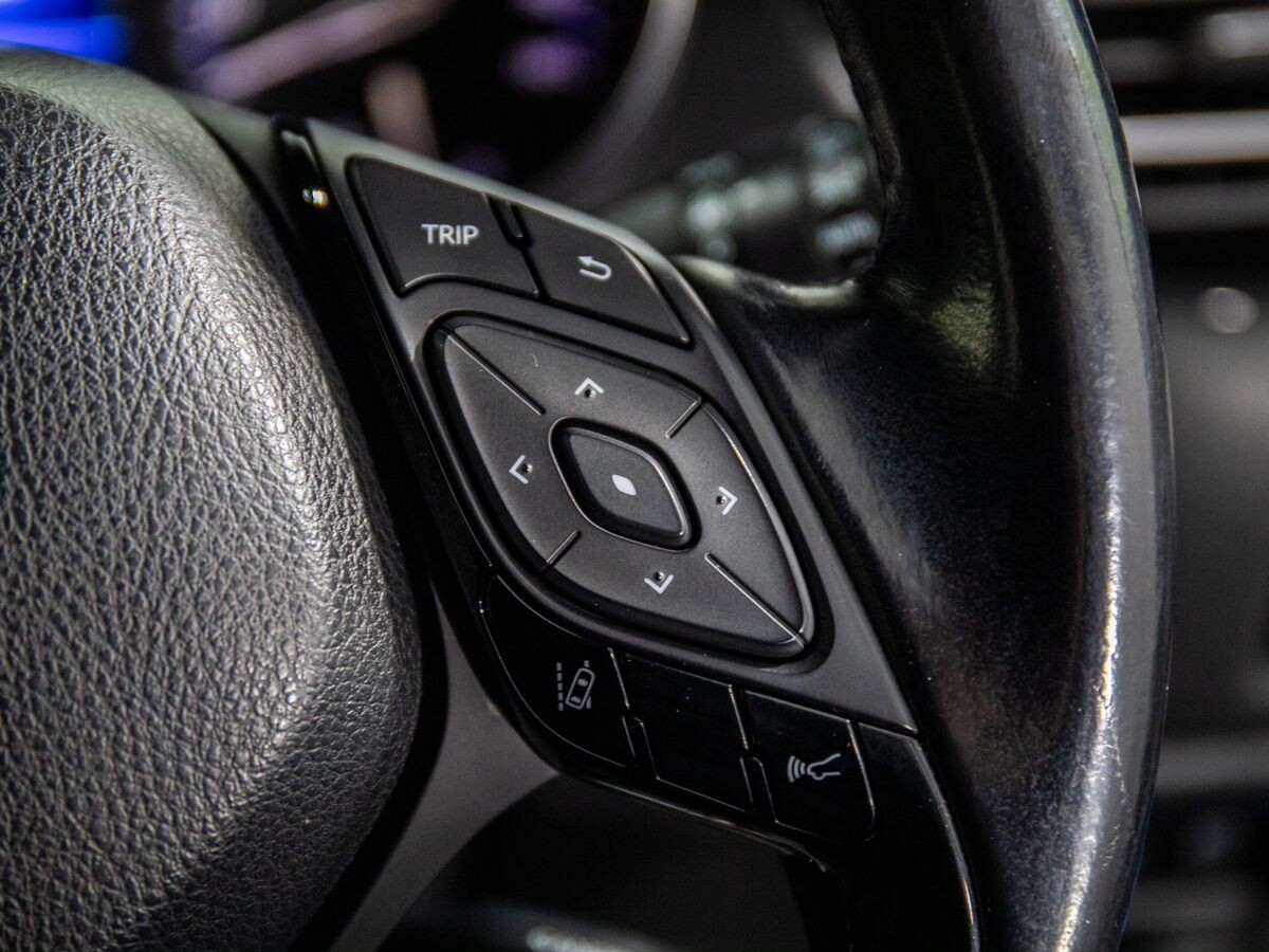 Toyota C-HR 2017 - фото автомобиля