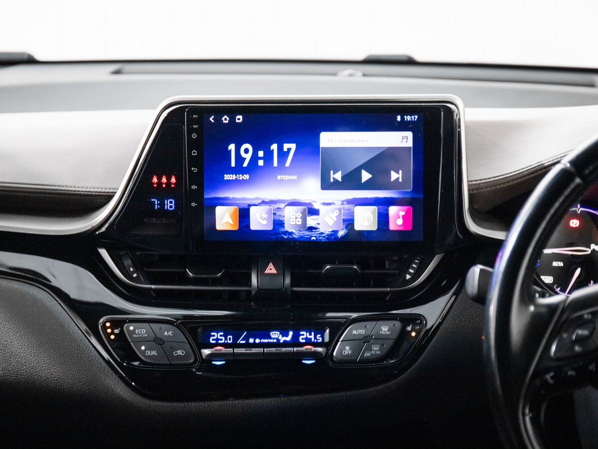 Toyota C-HR 2017 - фото автомобиля