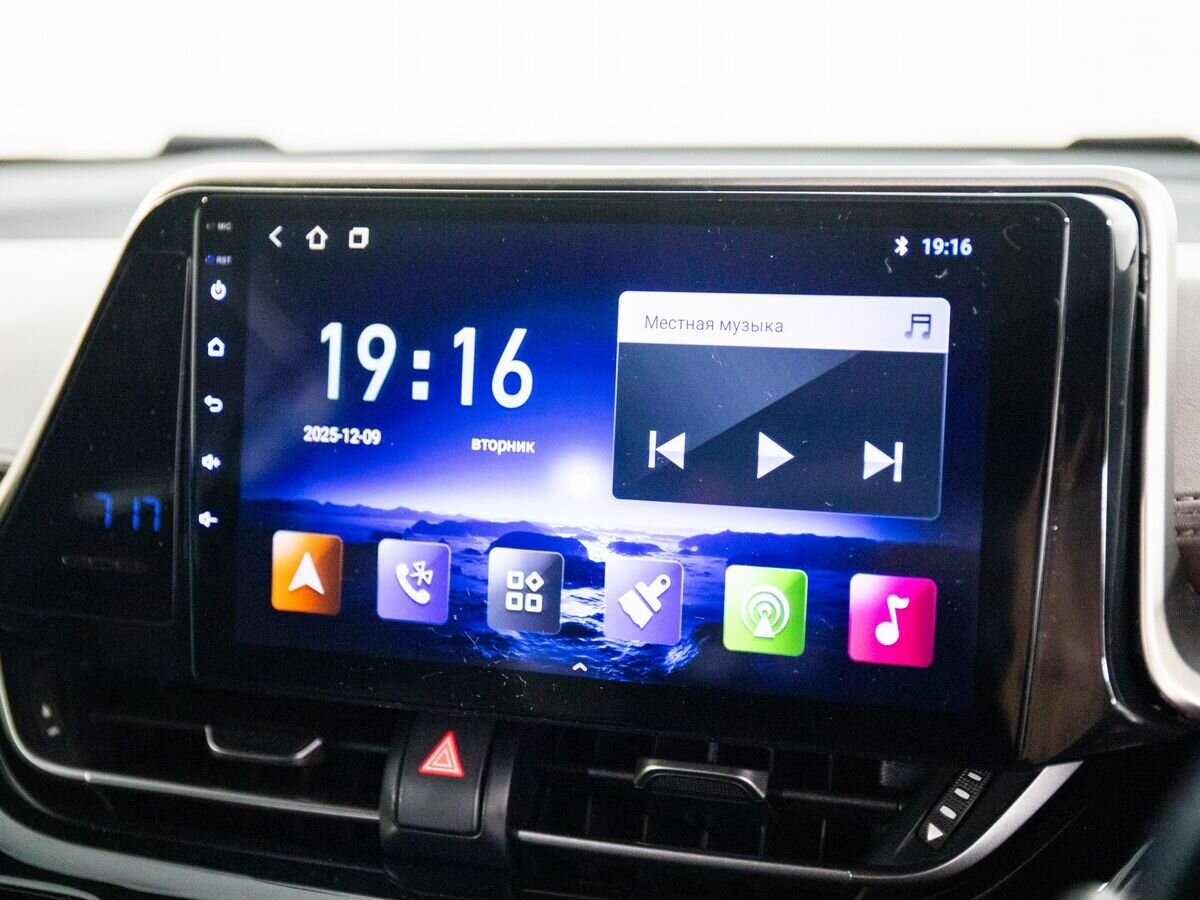 Toyota C-HR 2017 - фото автомобиля