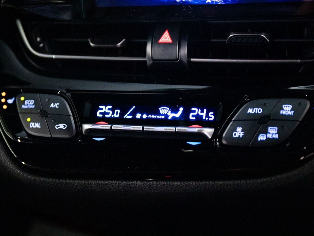 Toyota C-HR 2017 - фото автомобиля