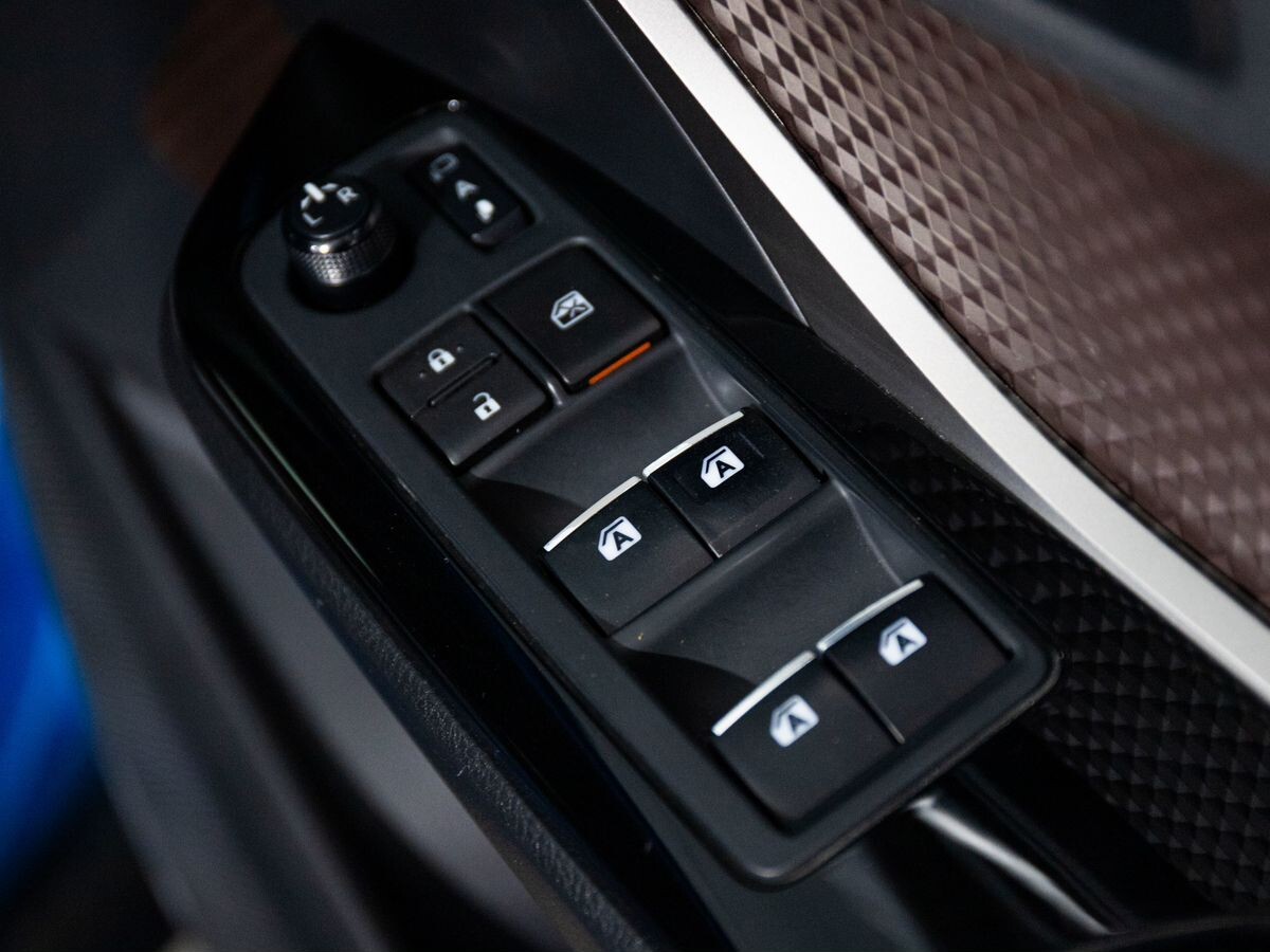 Toyota C-HR 2017 - фото автомобиля