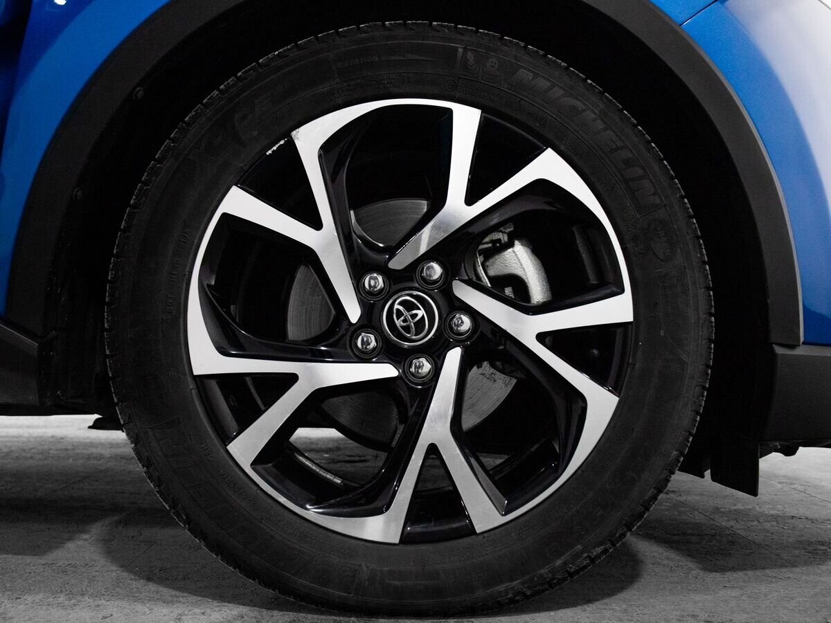 Toyota C-HR 2017 - фото автомобиля