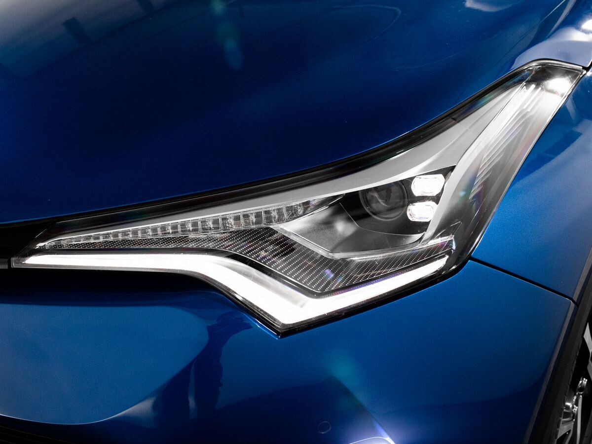 Toyota C-HR 2017 - фото автомобиля