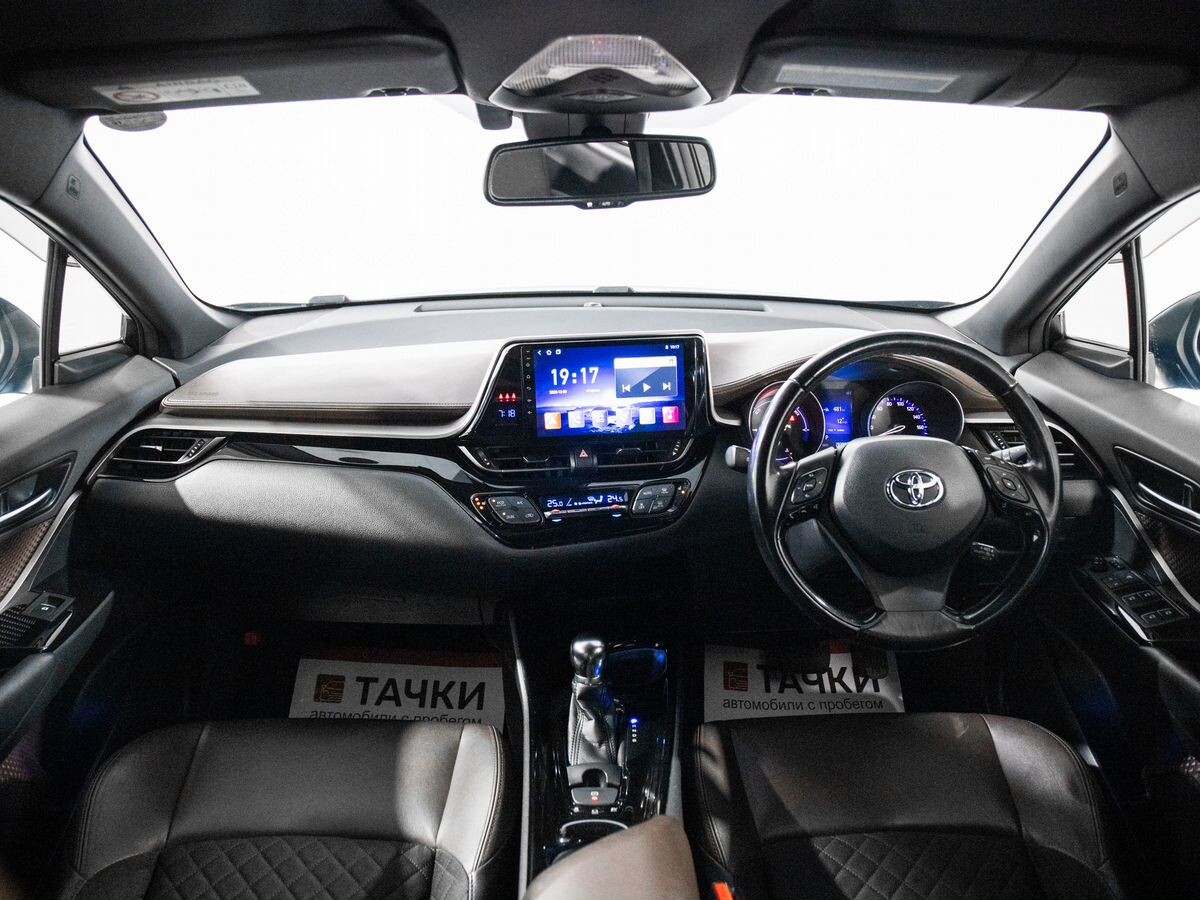 Toyota C-HR 2017 - фото автомобиля