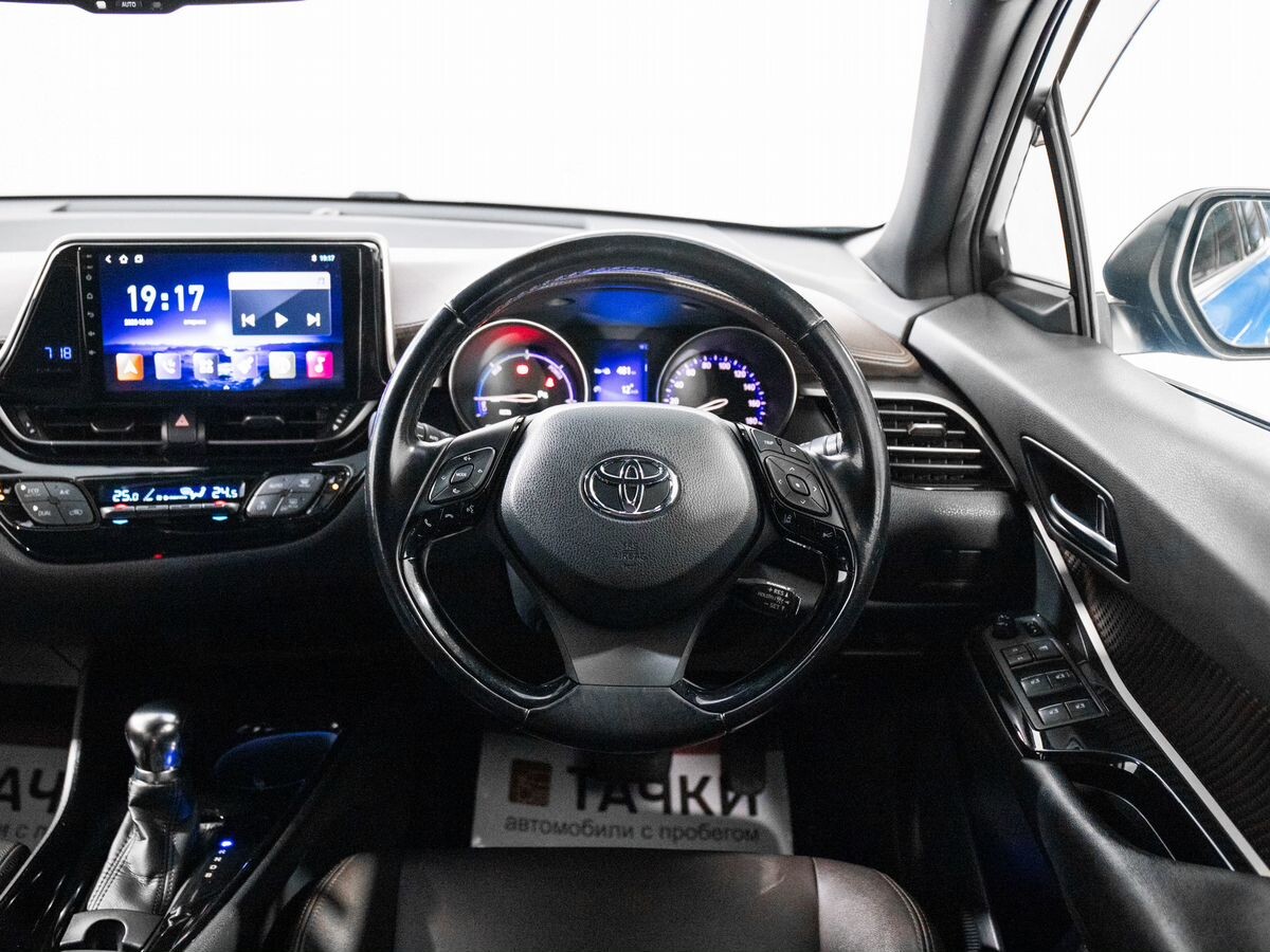 Toyota C-HR 2017 - фото автомобиля