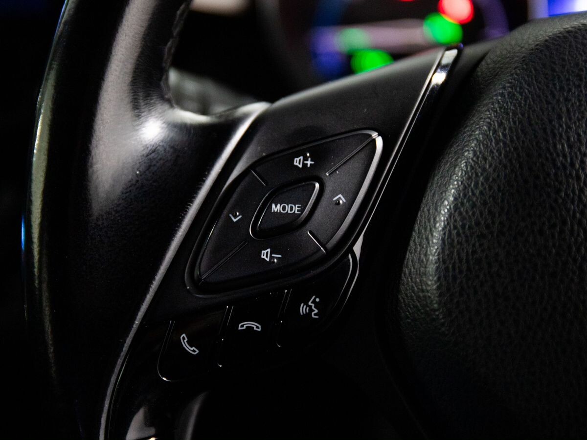 Toyota C-HR 2017 - фото автомобиля