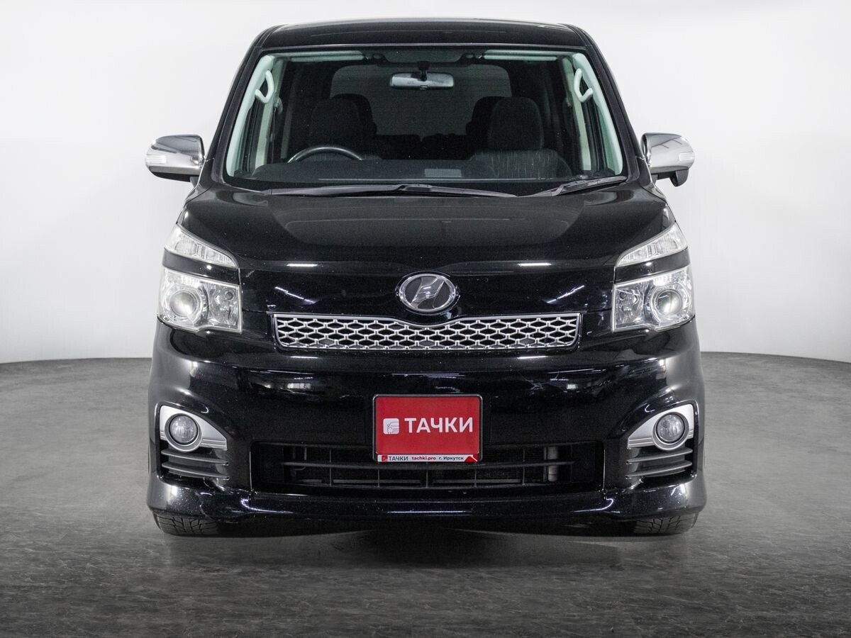 Toyota Voxy 2012 - фото автомобиля