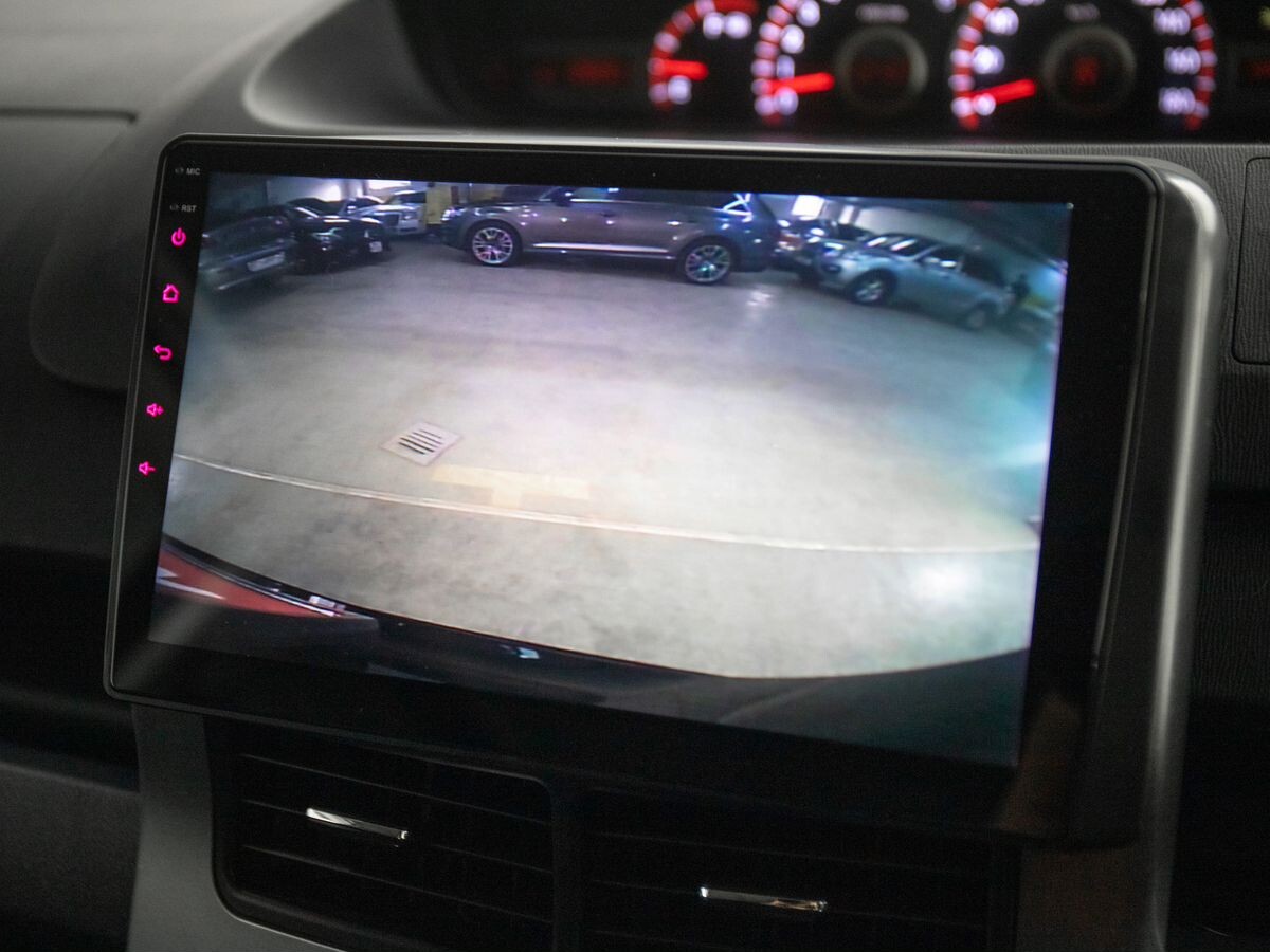 Toyota Voxy 2012 - фото автомобиля