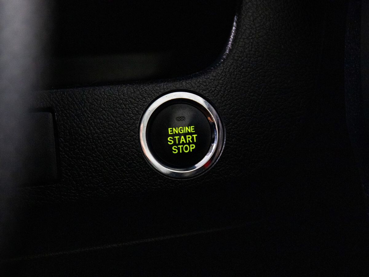 Toyota Voxy 2012 - фото автомобиля