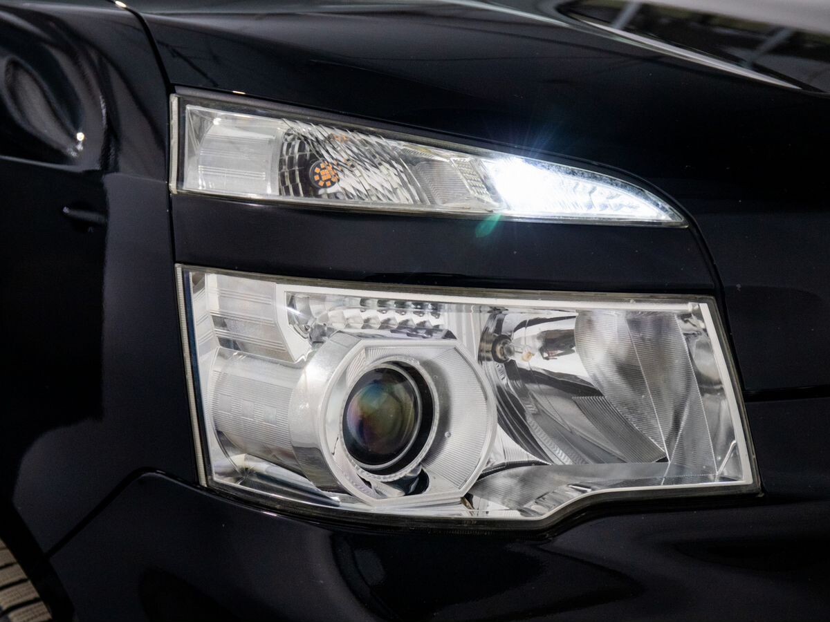 Toyota Voxy 2012 - фото автомобиля