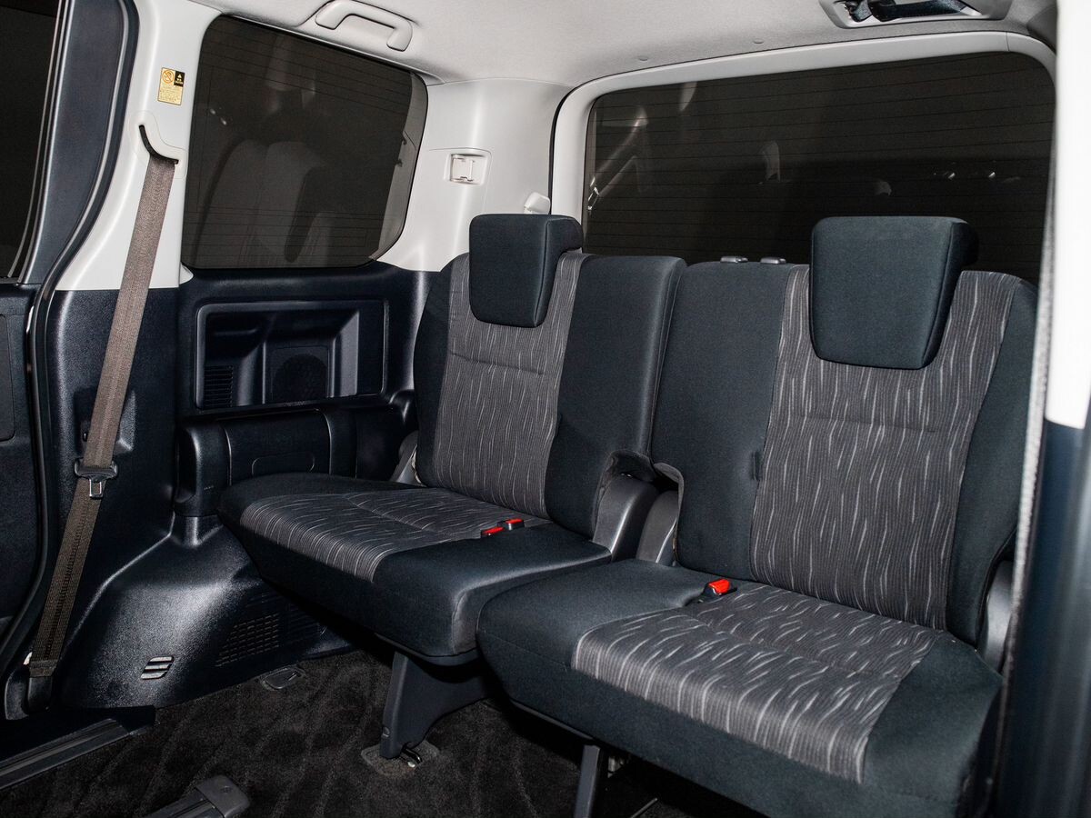 Toyota Voxy 2012 - фото автомобиля