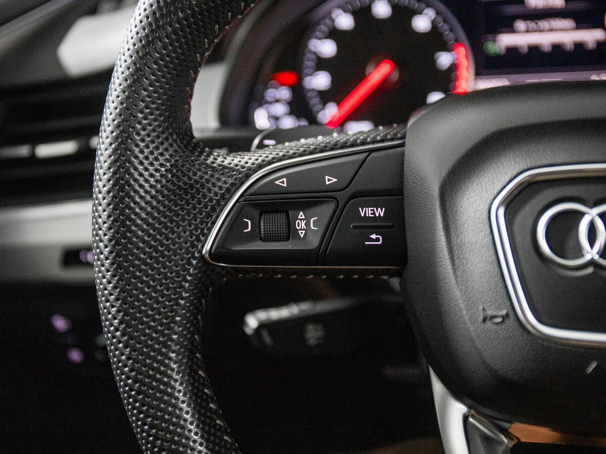 Audi Q7 2019 - фото автомобиля