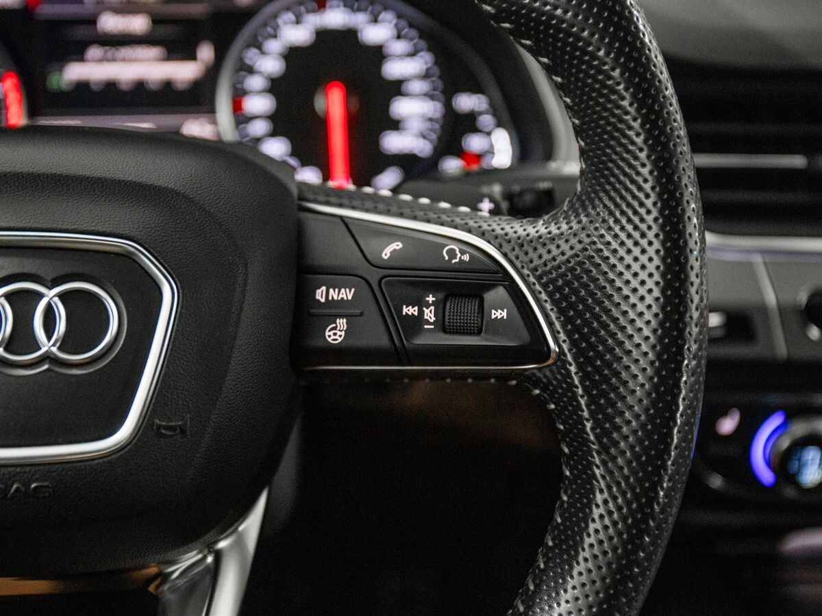 Audi Q7 2019 - фото автомобиля